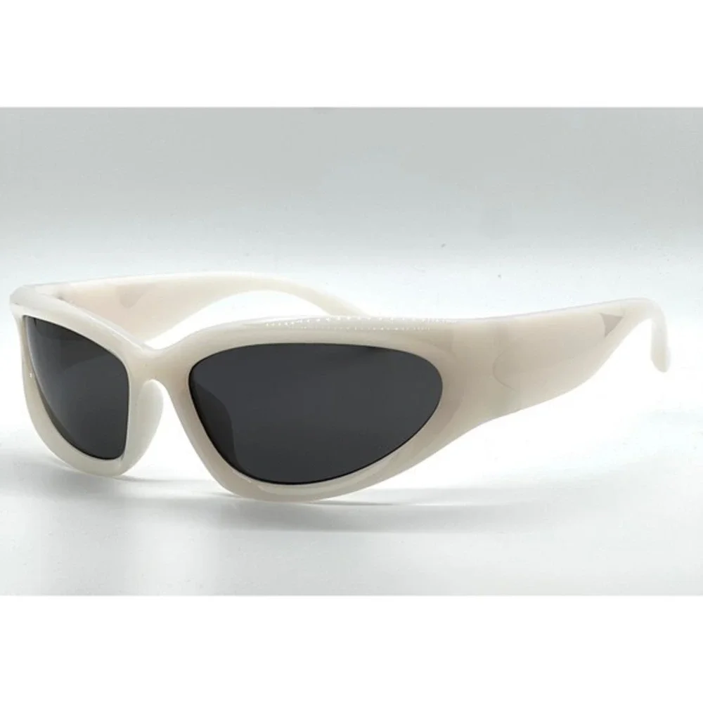 Fashion Women Sunglasses White Frame Black‎ Lens 100% UV Protection Street Wear